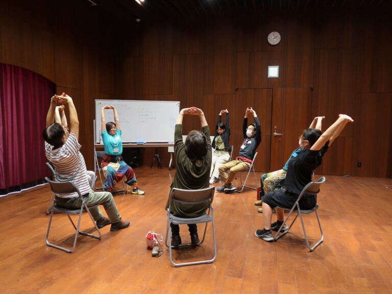 プレイフルワークショップ 「コミュかん 〜展覧会をみて・話して・共有する コミュニケーション×鑑賞の時間〜」